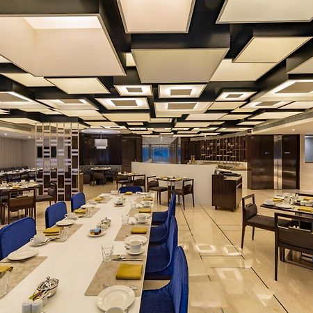 Regenta RPJ Rajkot Hotel Buitenkant foto
