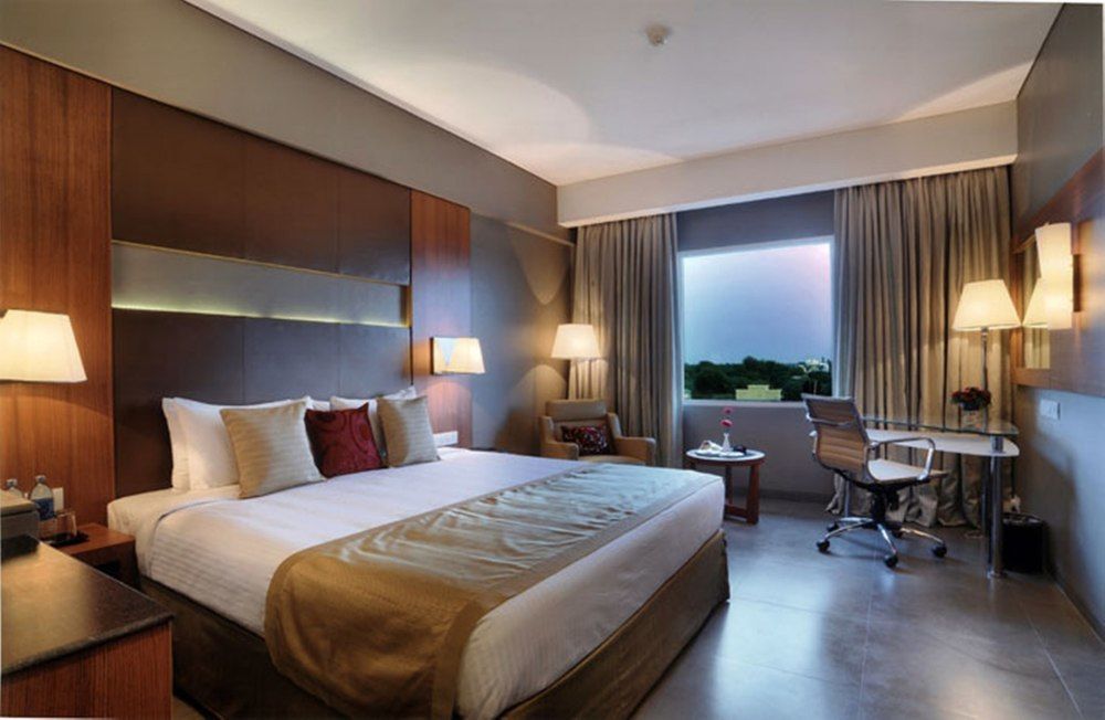 Regenta RPJ Rajkot Hotel Buitenkant foto