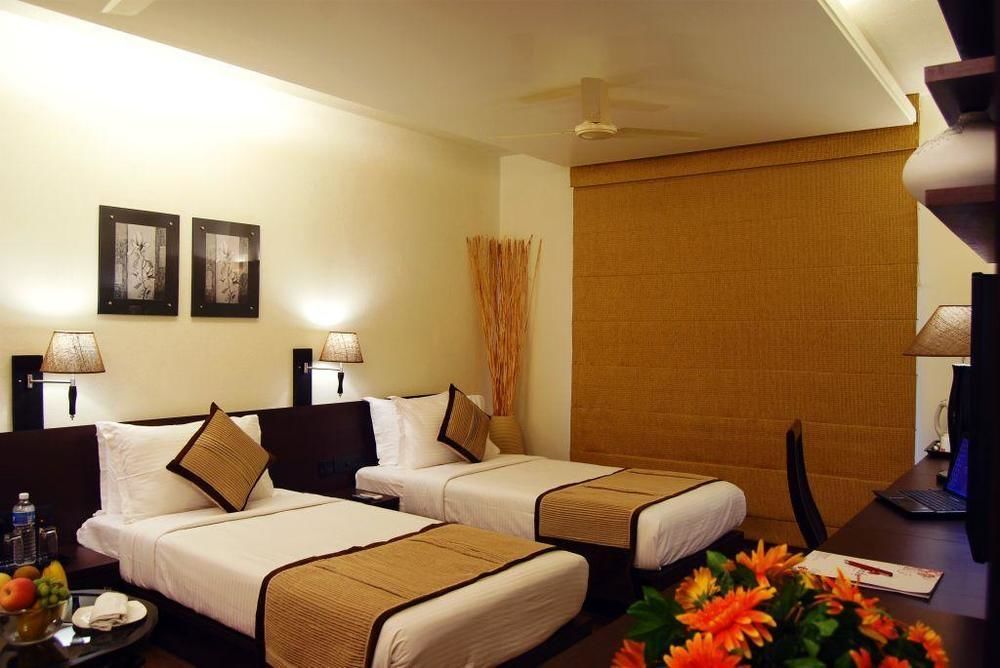 Regenta RPJ Rajkot Hotel Buitenkant foto